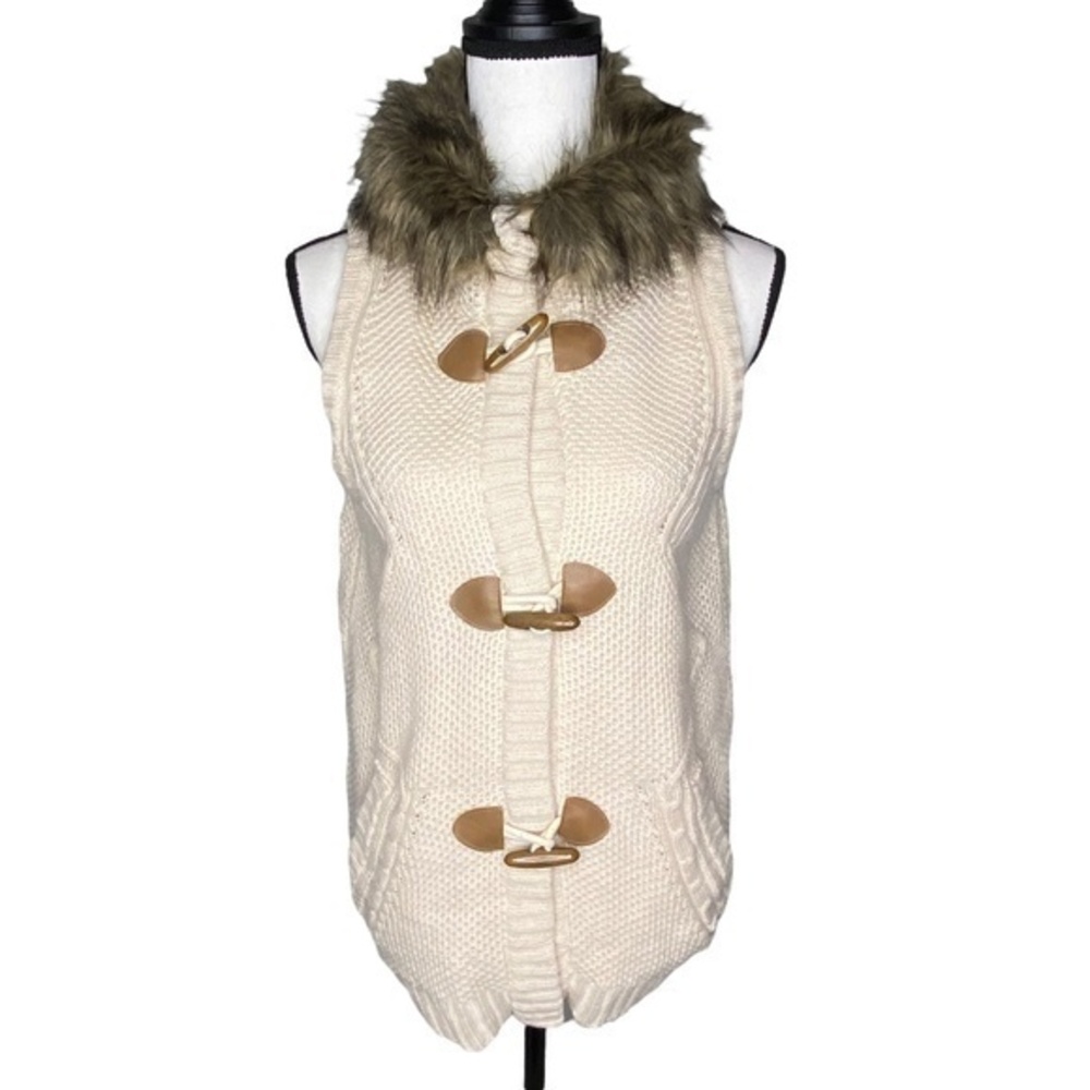 Pink Republic Sweater Vest Cream Toggle Clasp Faux Fur Collar Knit Size Medium‎